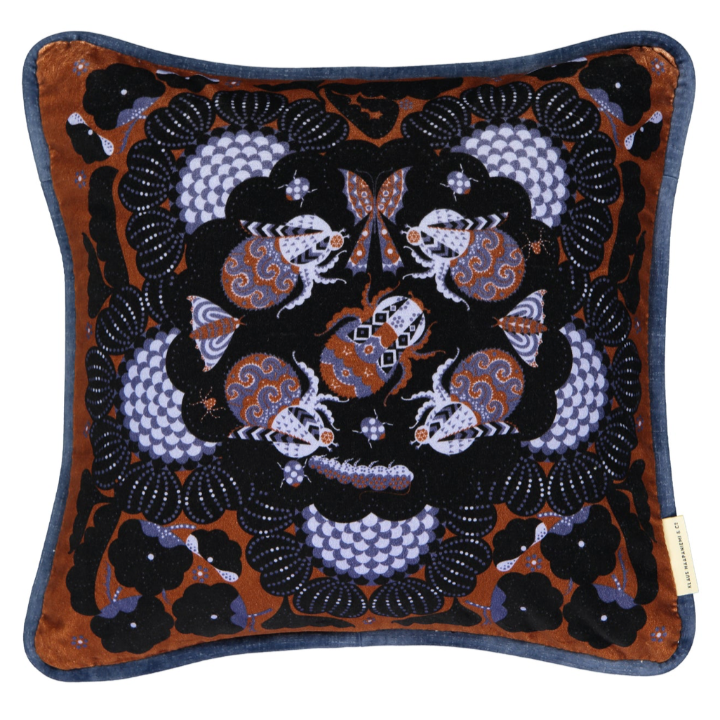 Klaus Haapaniemi クッションカバー : Bumble bees Blue Velvet Cushion Cover [21010]